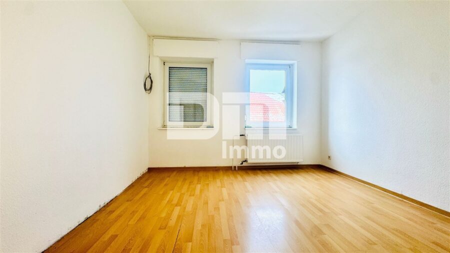Wohn-/Hofensemble mit Einfamilienhaus, 2x Hofgebäude und altengerechter Bungalow - Haupthaus OG Schlafzimmer / Kind